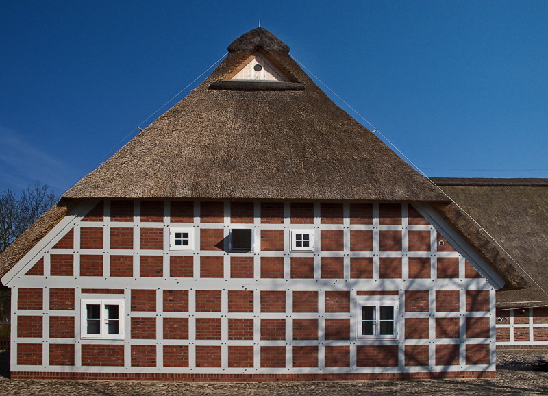 Haus IMG_1059 als Smart-Objekt-1 Kopie.jpg - Altes Bauernhaus in Bremervörde. Haben in der Nähe auf einem Stellplatz ( in unmittelbarer Nähe vom See ) übernachtet. Das Wetter war sehr schön , aber auch sehr windig.